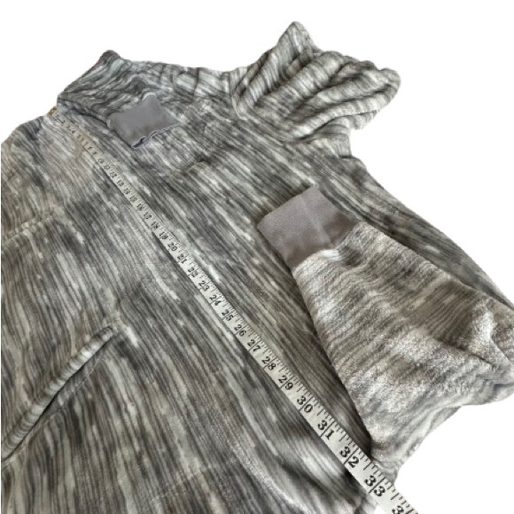 HUE Women' S-XXL (OS) Light Gray Cowl Neck Sleeved Plush Cozy Sweater Tunic Top - Picture 7 of 11